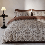 Παπλωματοθήκη Βαμβακοσατέν Σετ 4 Τεμ. με Κατωσέντονο & 2 Μαξιλαροθήκες Damask Essence – Υπέρδιπλο 220×240 εκ.