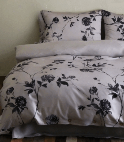 Παπλωματοθήκη Βαμβακοσατέν Σετ 4 Τεμ. με Κατωσέντονο & 2 Μαξιλαροθήκες Mystic Flower – Υπέρδιπλο 220×240 εκ.