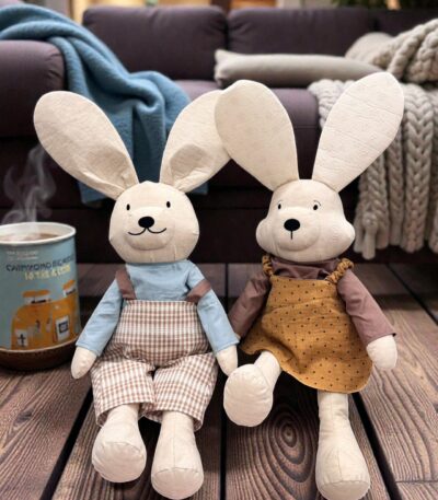 Lumi, Theo & Mira – Το Τρυφερό Τρίο από Βαμβακερές Κούκλες Λαγουδάκια – Συλλογή Cotton Tales