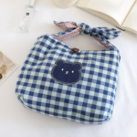 Βαμβακερή Τσάντα Χειρός με Φιόγκο & Κεντημένο Αρκουδάκι καρό μπλε